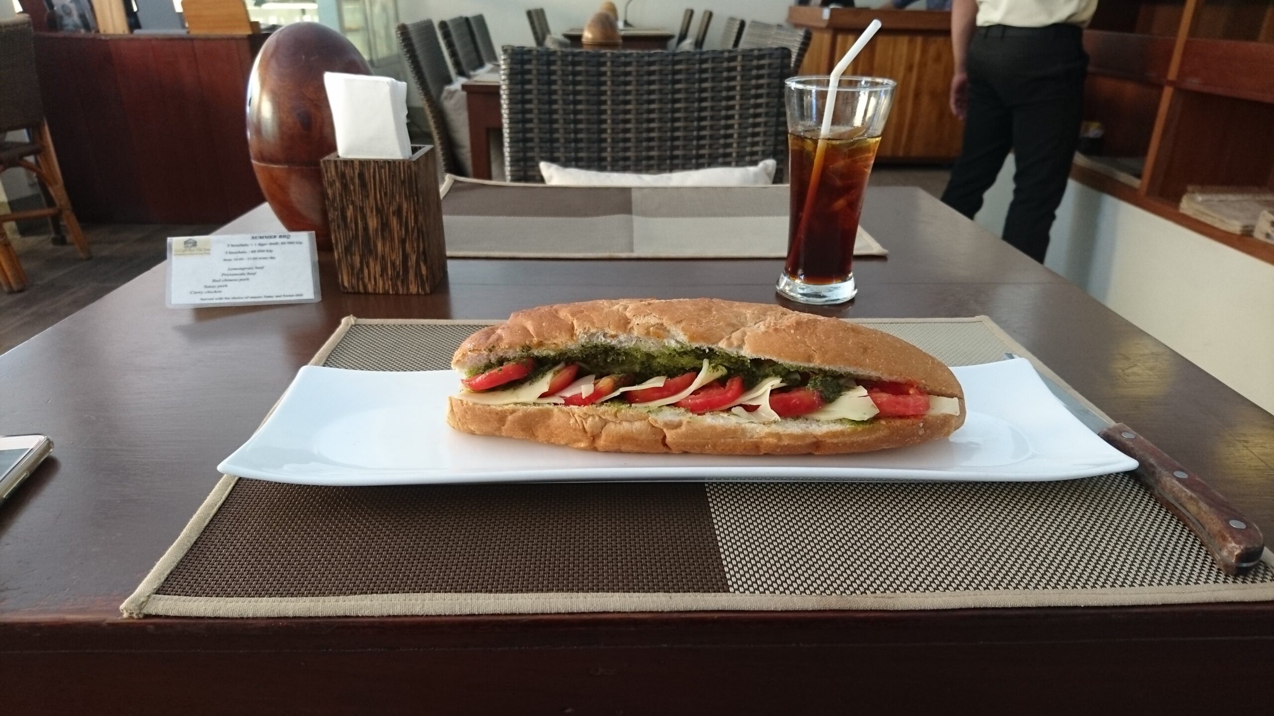 カフェ・バーンワットセーンのバゲットのサンドイッチ
