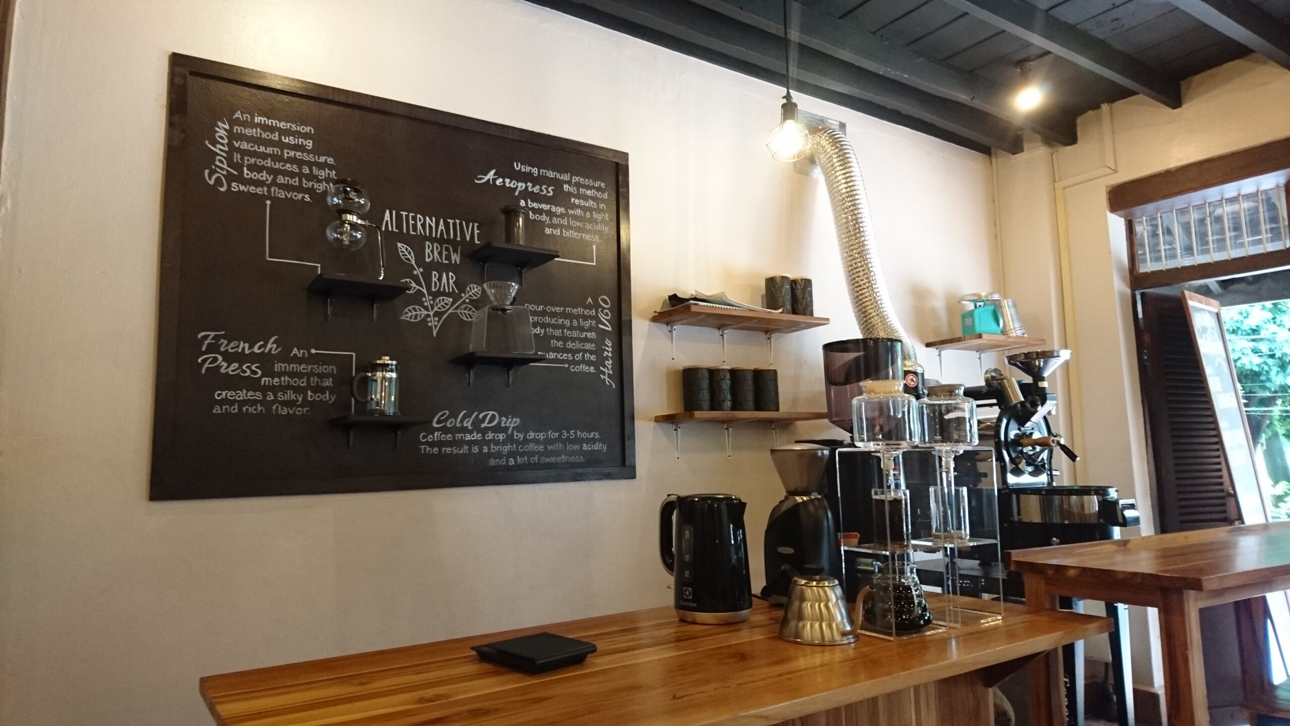 サフラン・コーヒーのカウンター