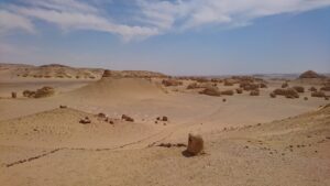 火星のような奇岩が広がるワディ・アル・ヒタンの風景