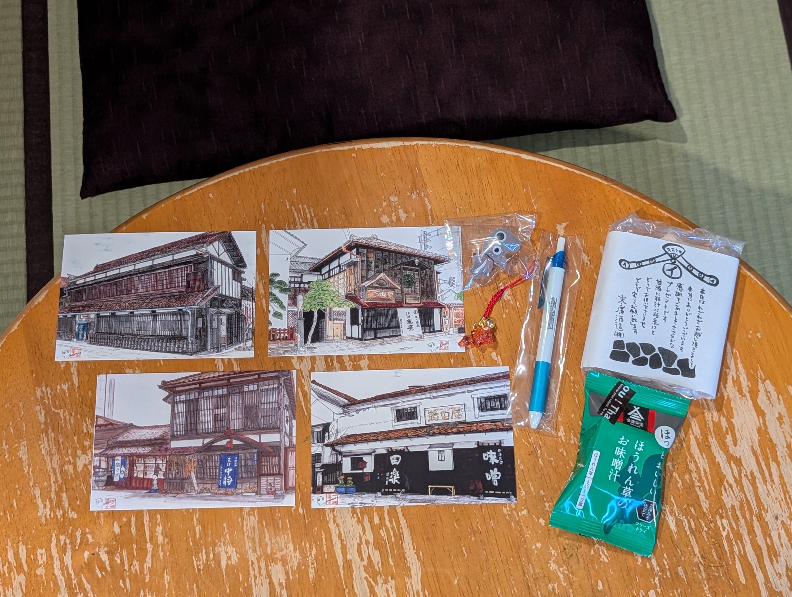 スタンプラリーでもらったポストカードやプレゼント