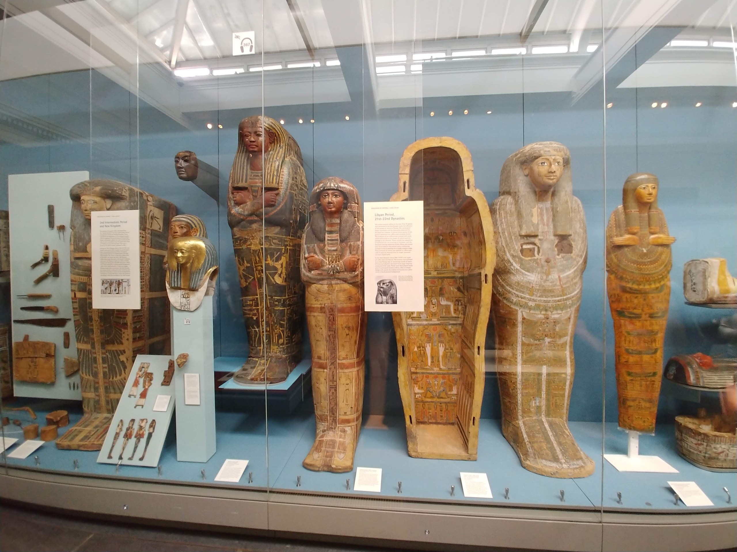 大英博物館のミイラの棺の展示