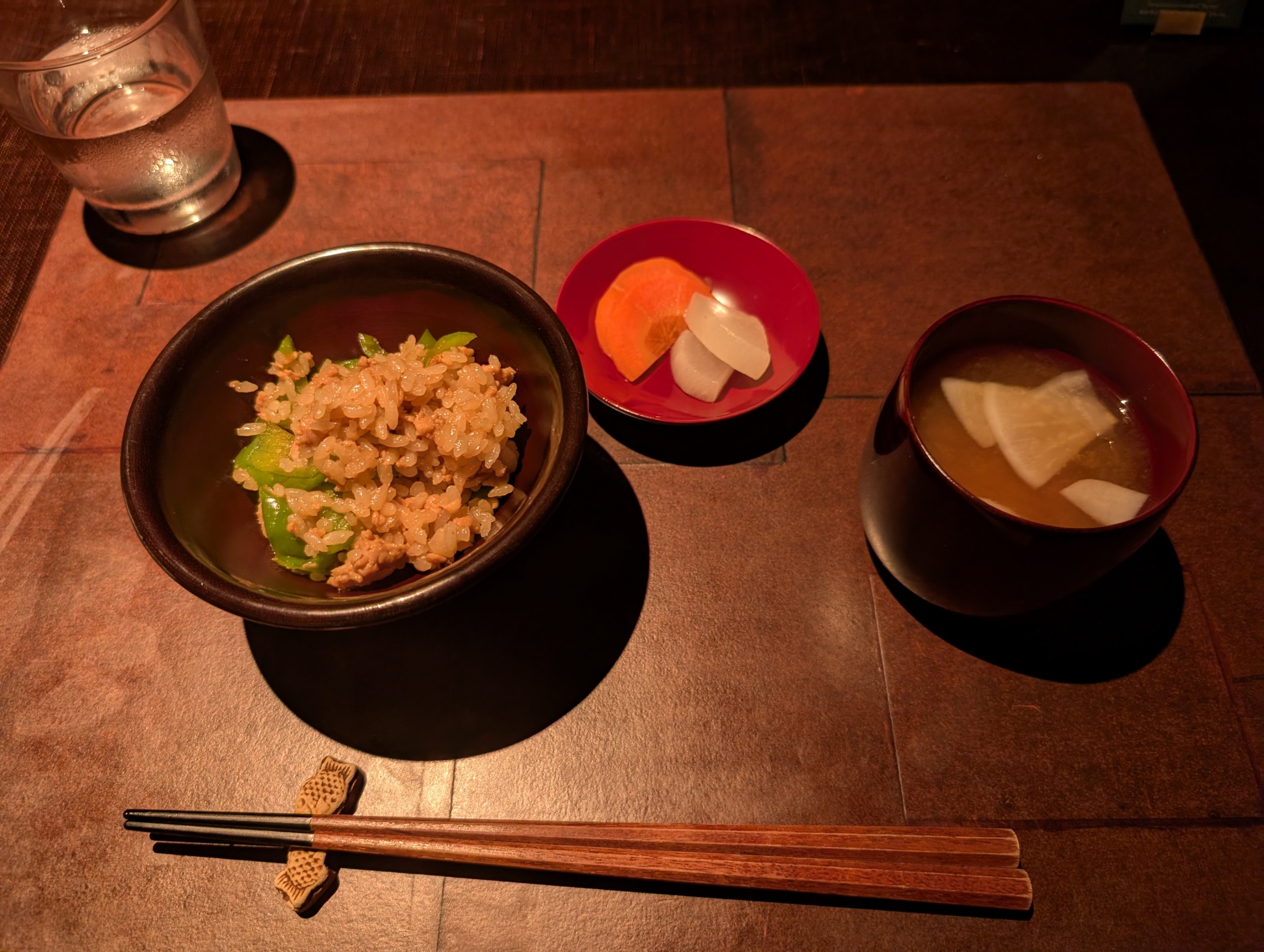ご飯とお椀、漬物