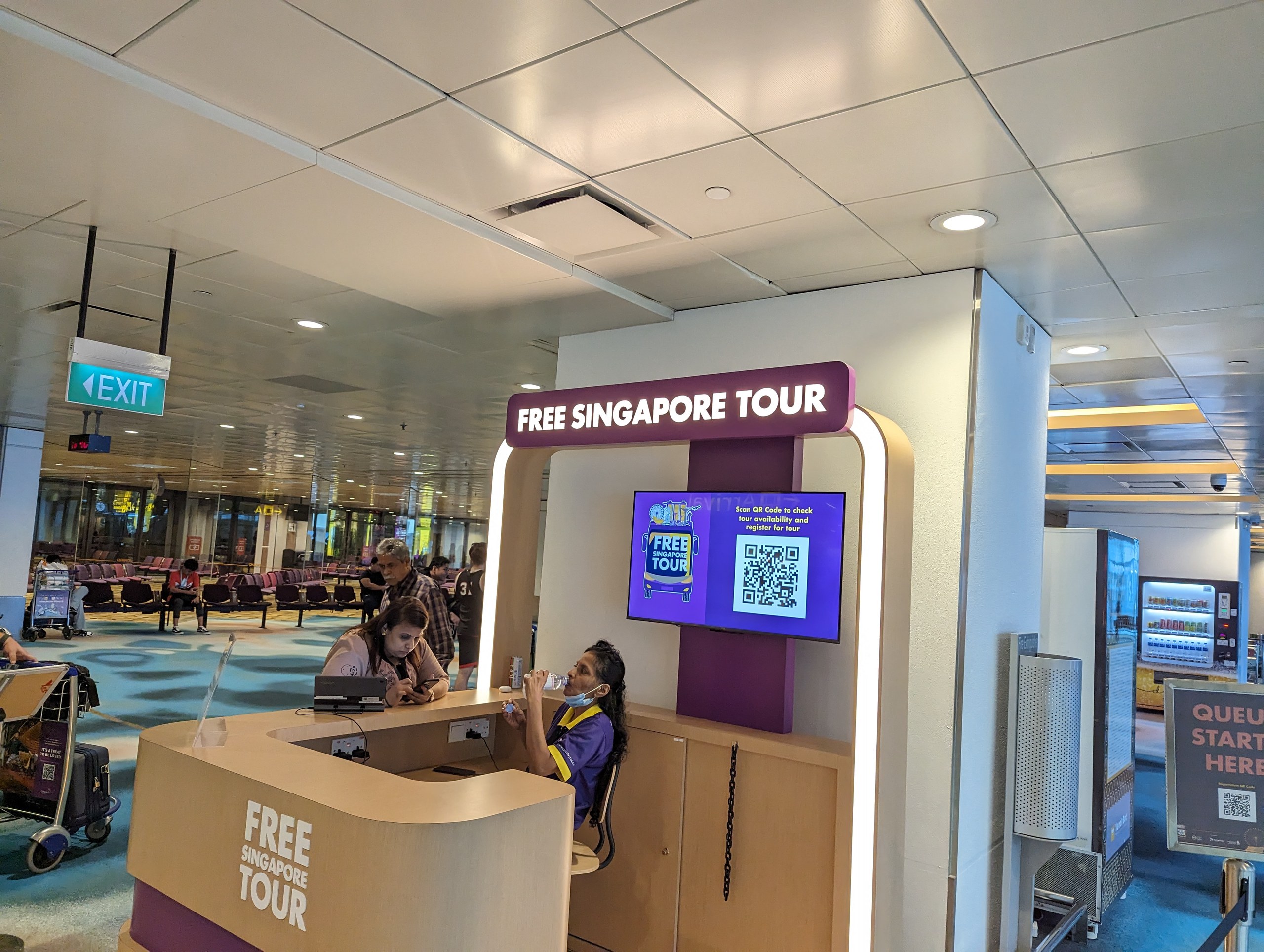 乗り継ぎエリアにある、「FREE SINGAPORE TOUR」の受付カウンター