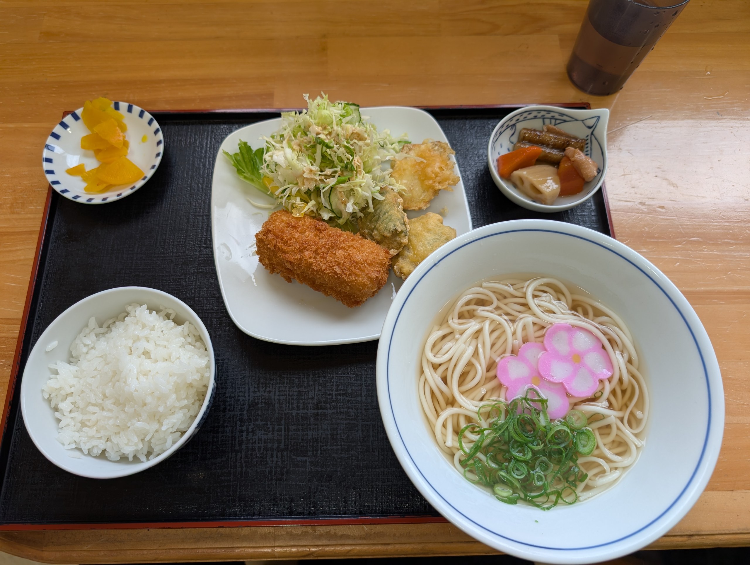 うどんとフライの定食