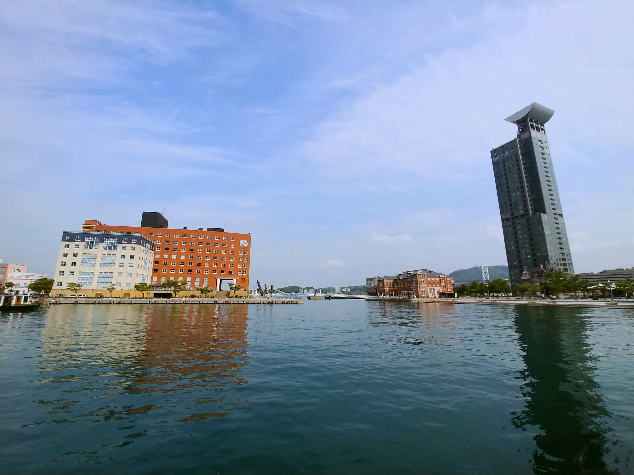 朝の門司港