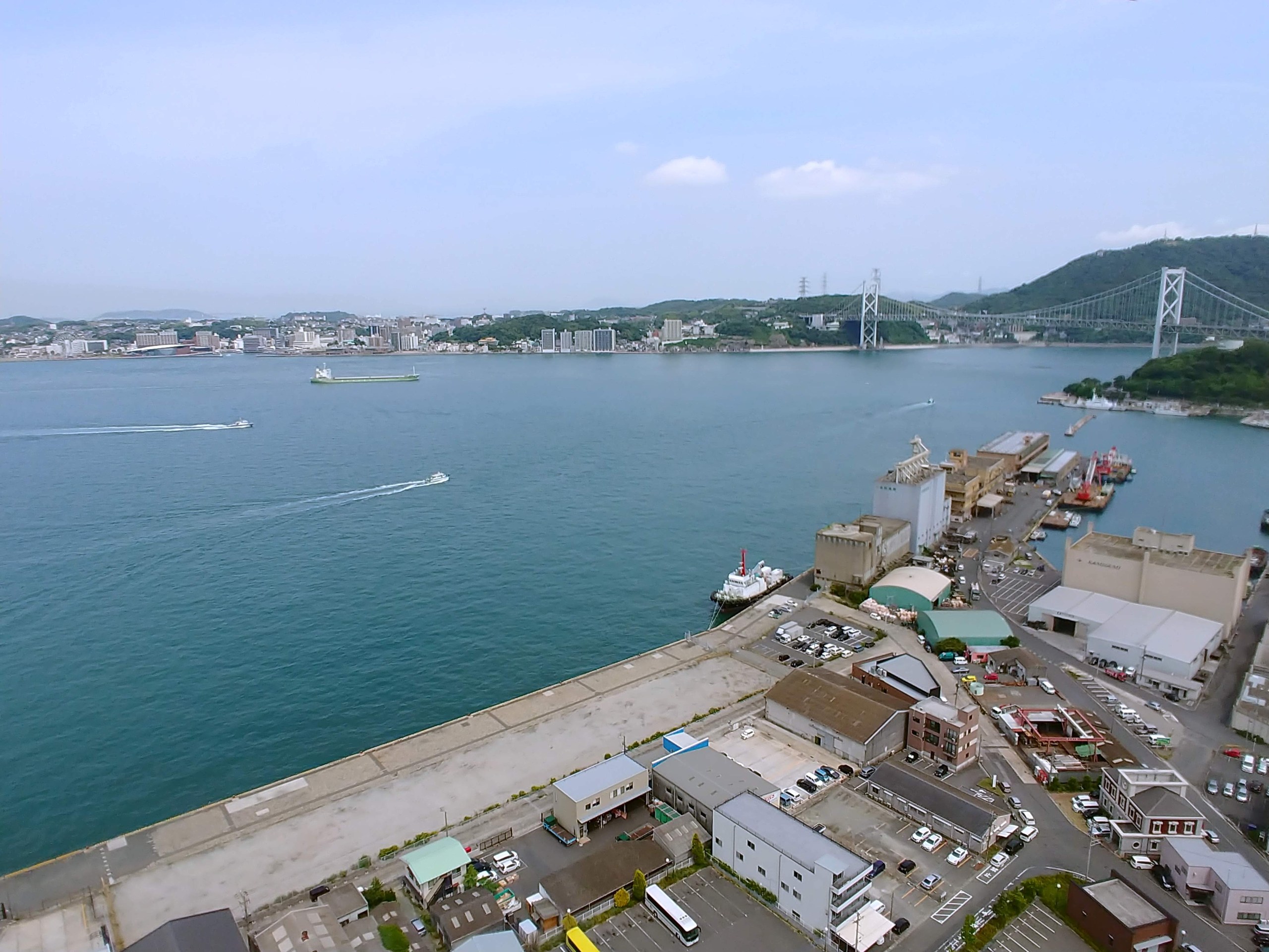 門司港レトロ展望室から見た関門海峡