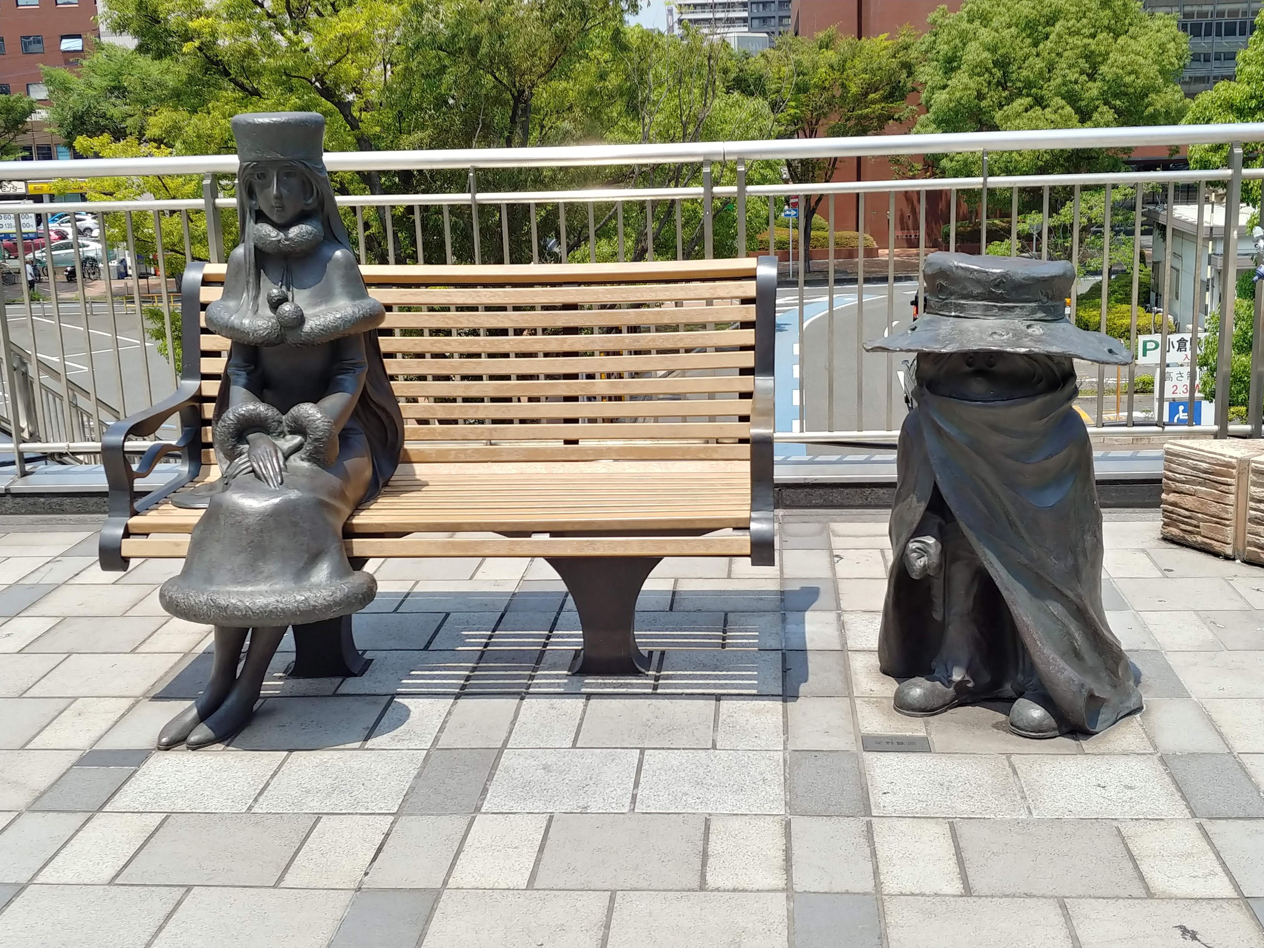 小倉のメーテルと鉄郎の像