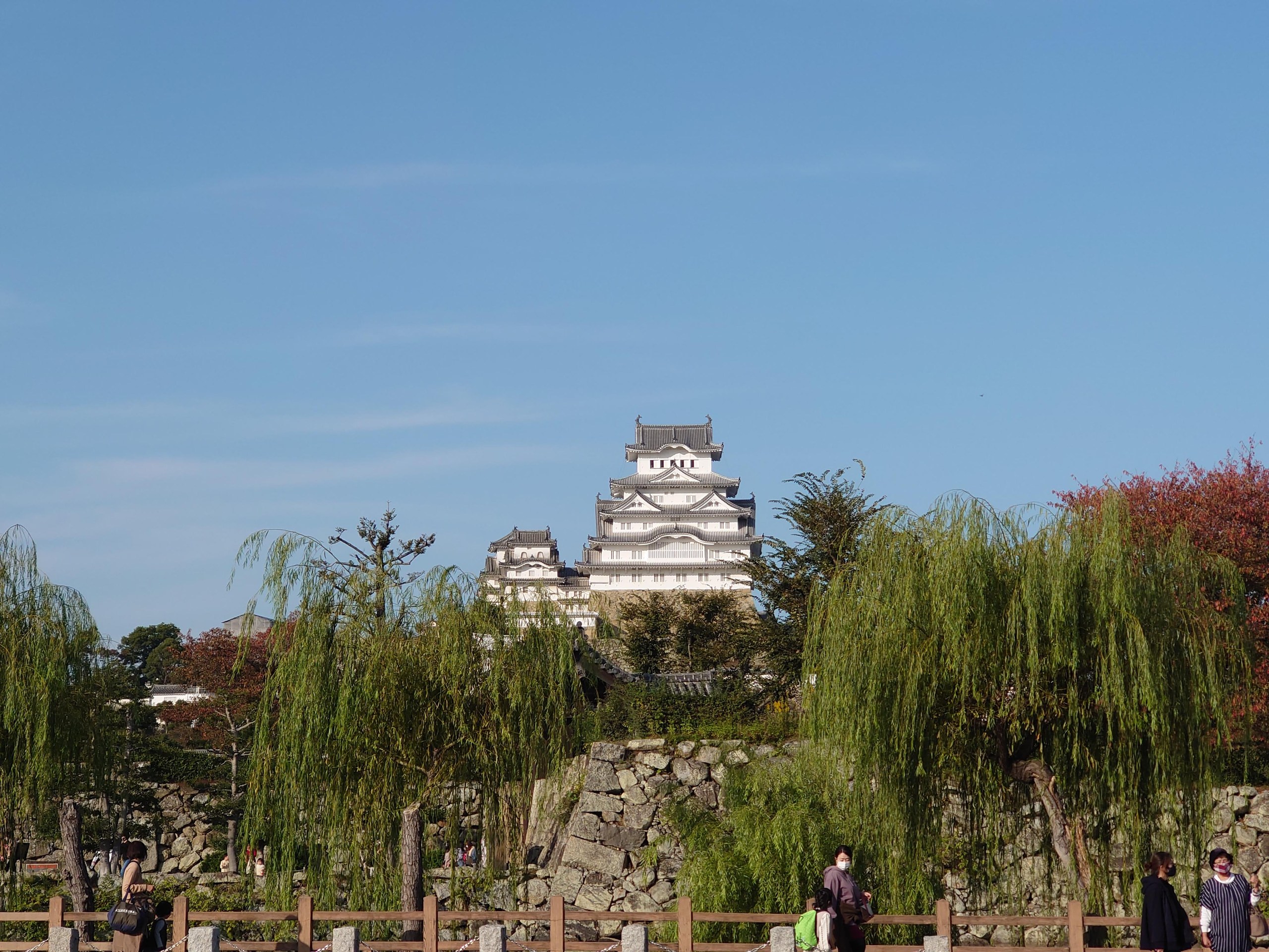 堀の向こうに見える姫路城