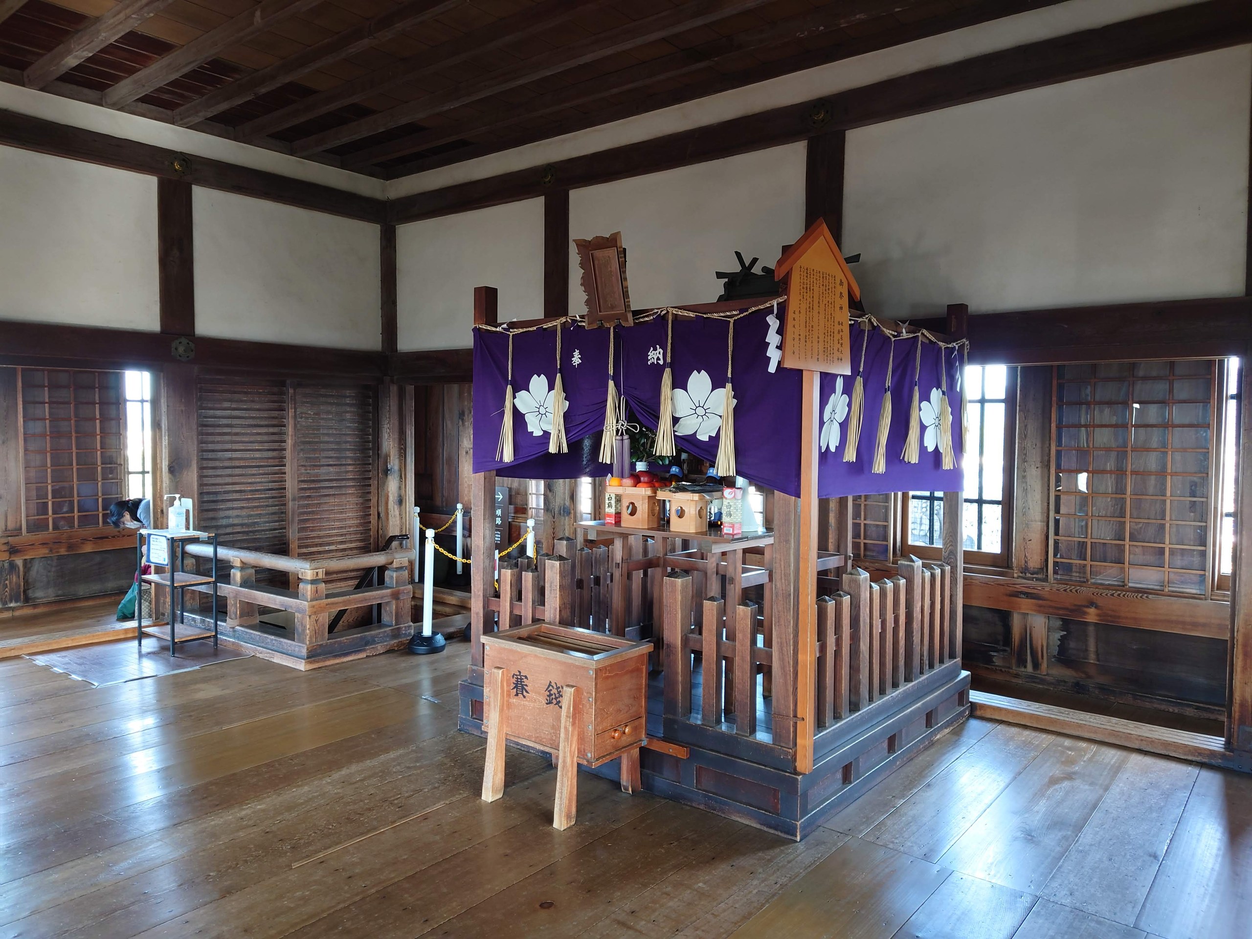 天守の最上階の刑部神社