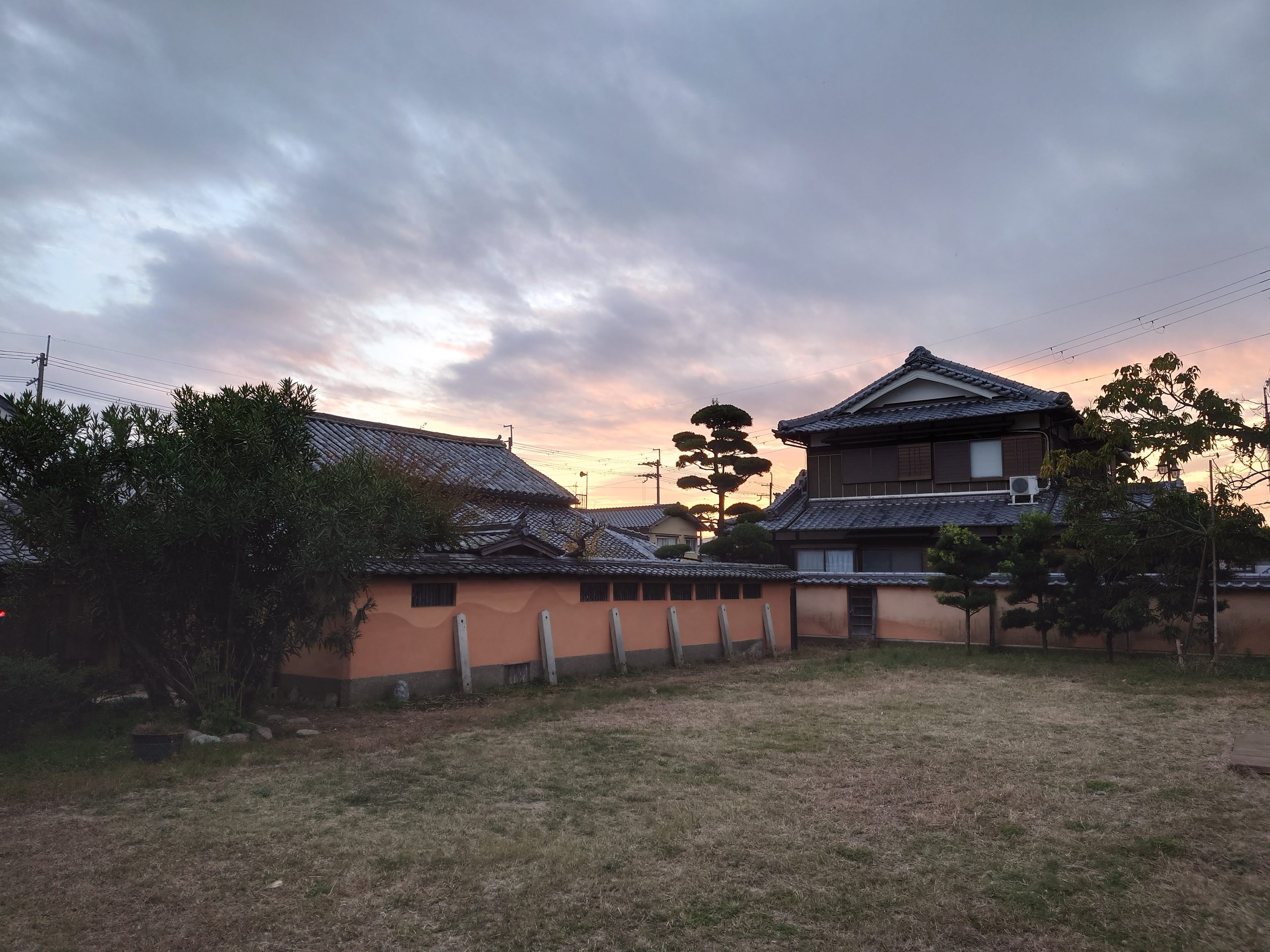 夕暮れの三木家住宅