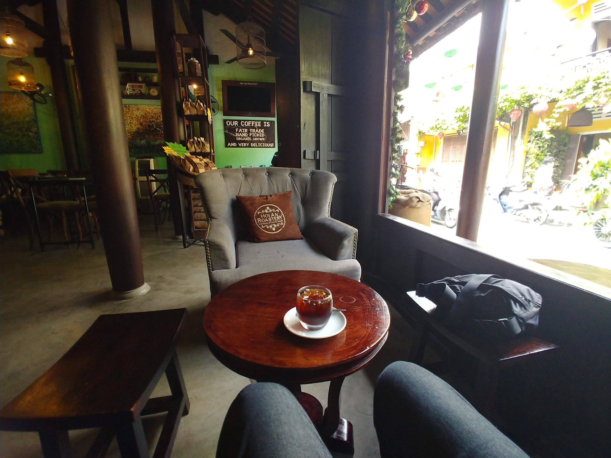 Hoi An Roasteryのソファ席