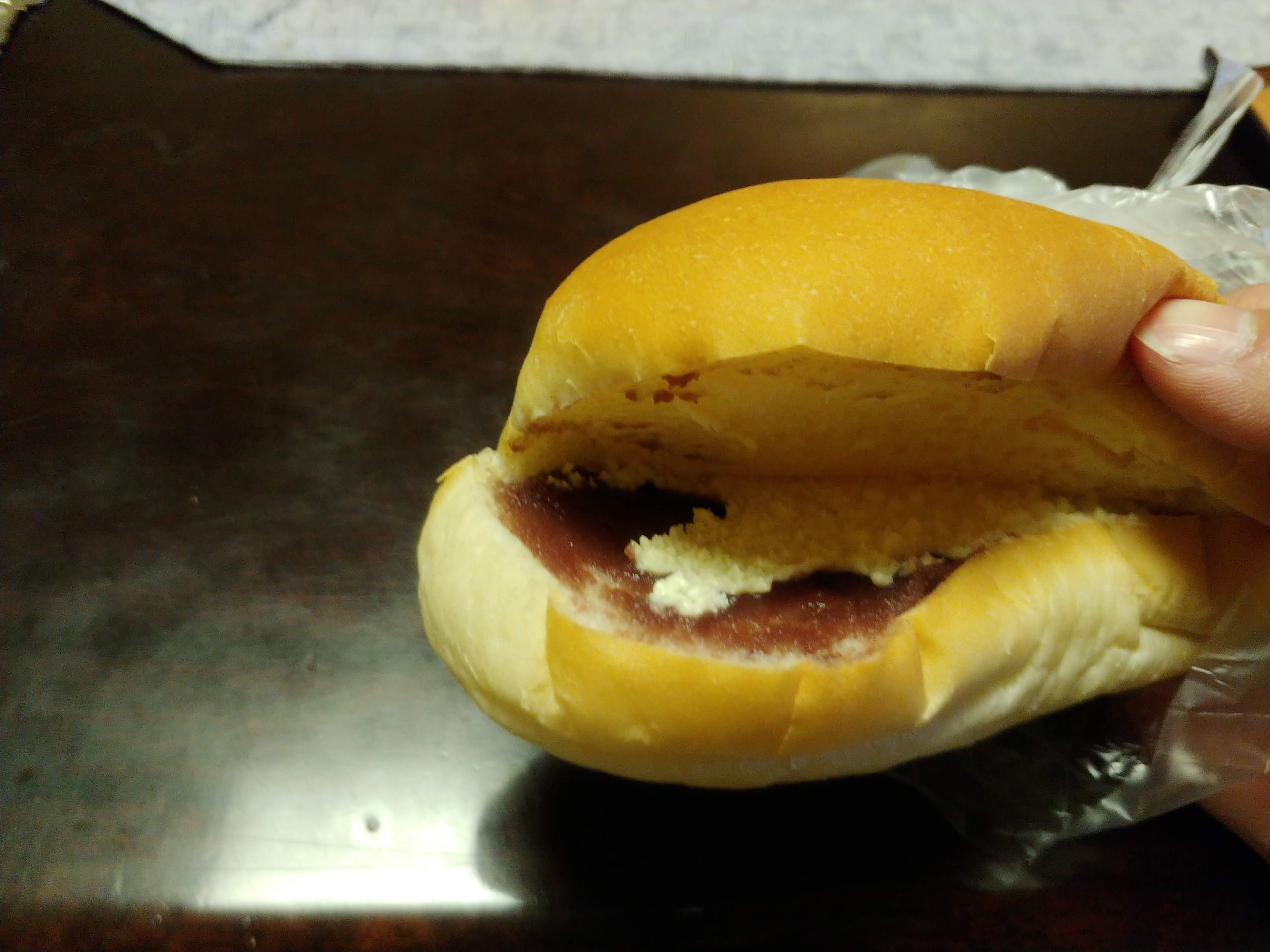 あんバターパンの断面
