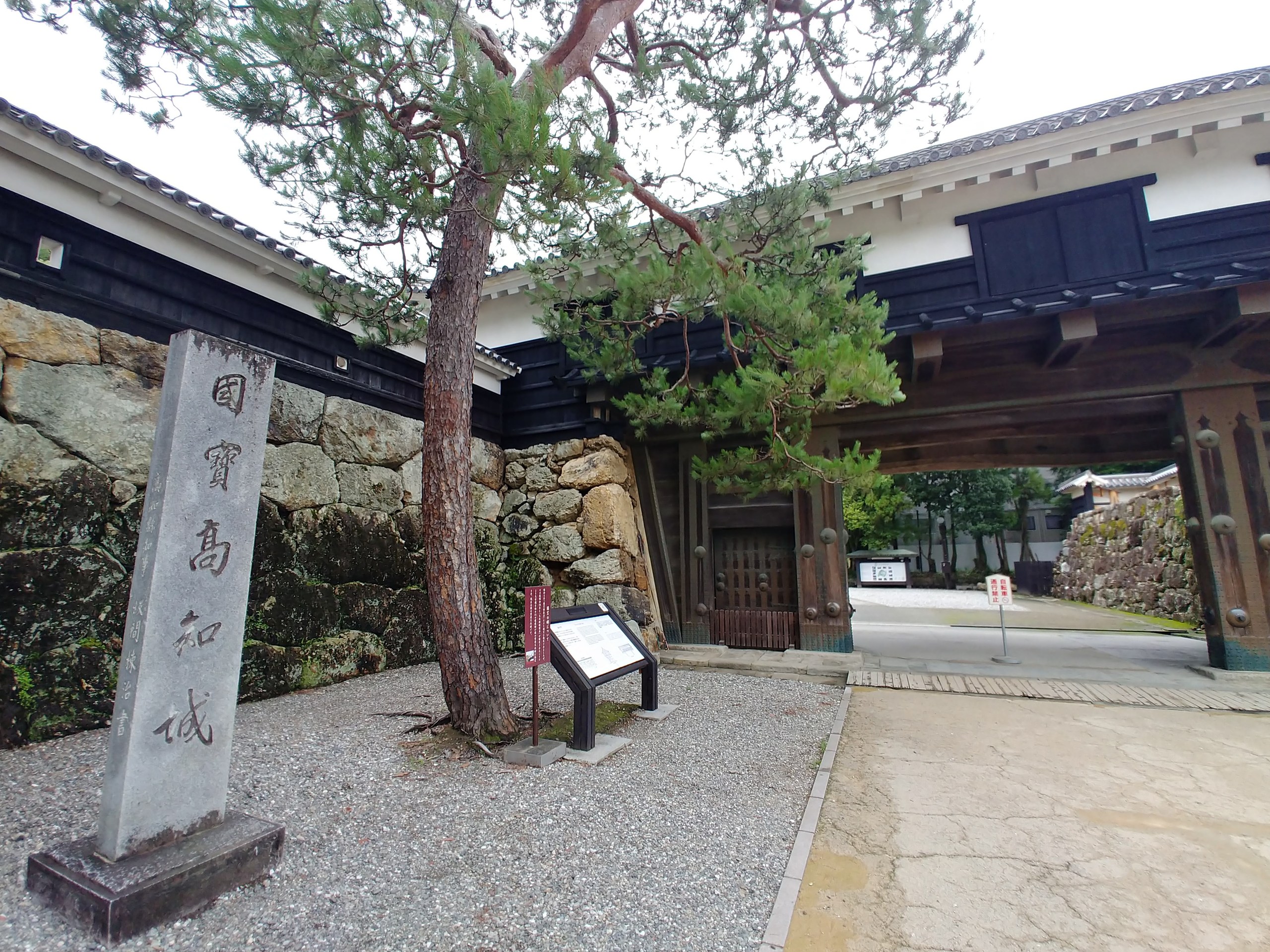 高知城の追手門