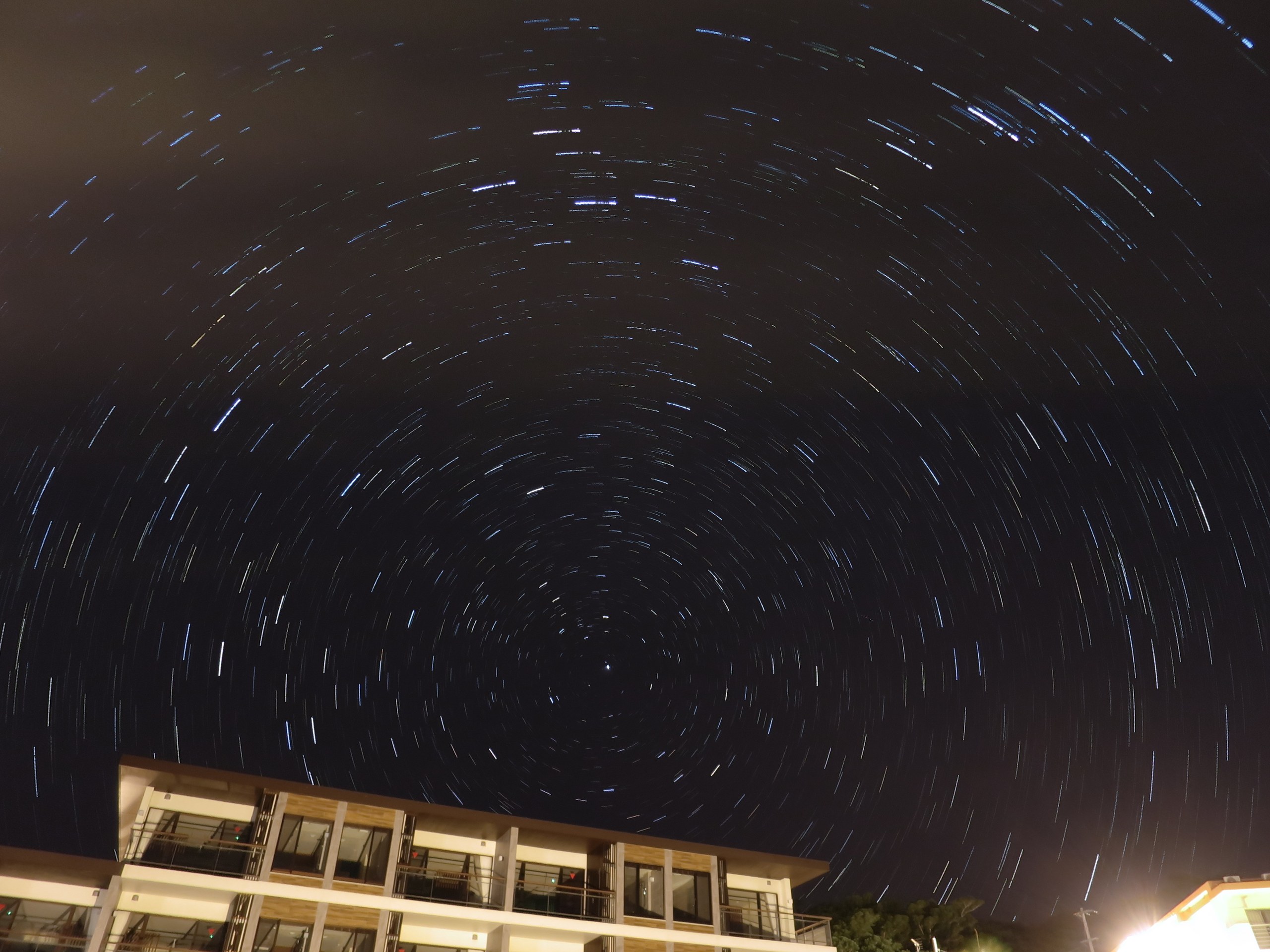 北の空をぐるりと回る星の軌跡