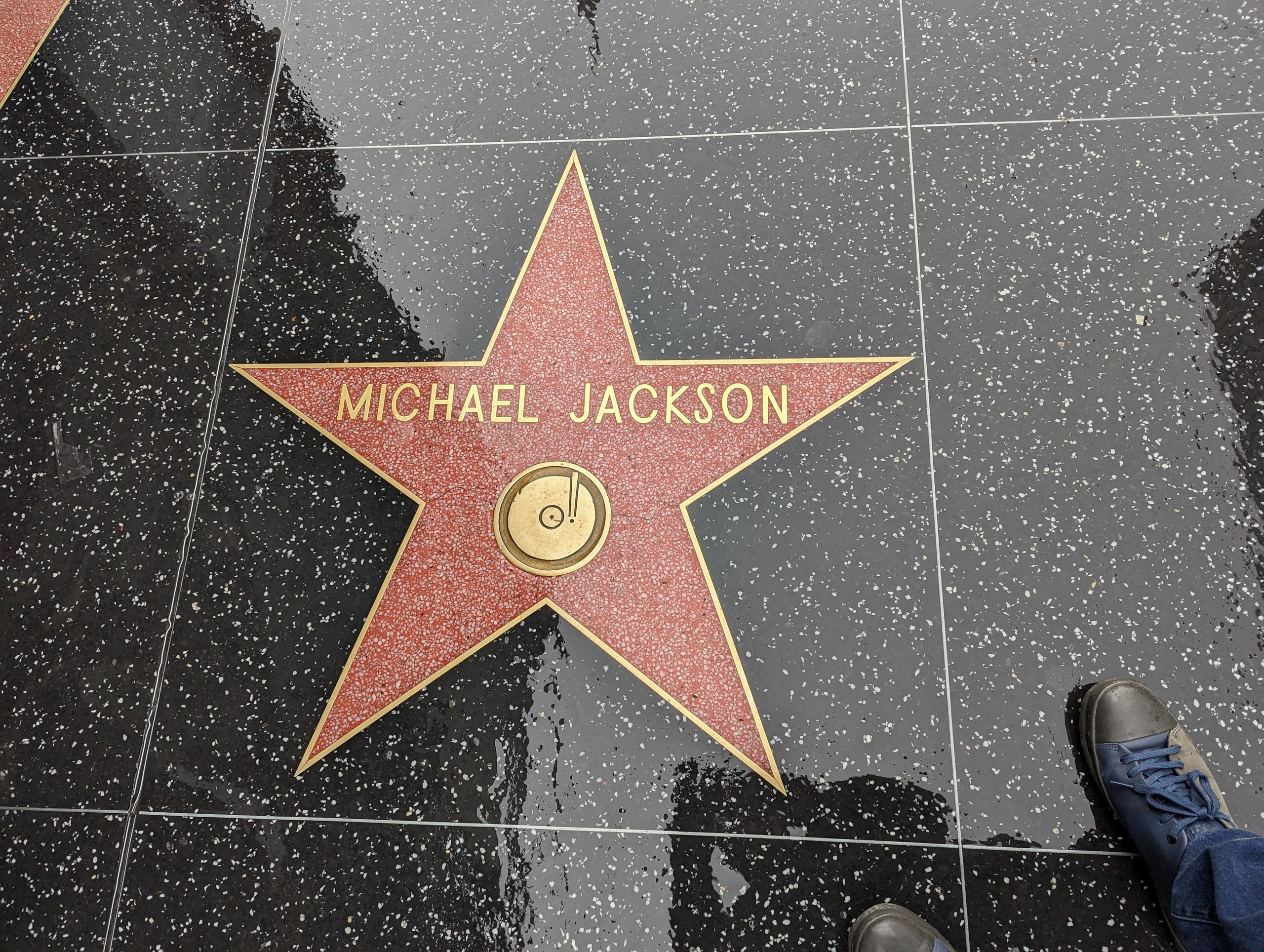歩道に埋め込まれた、マイケル・ジャクソンの星