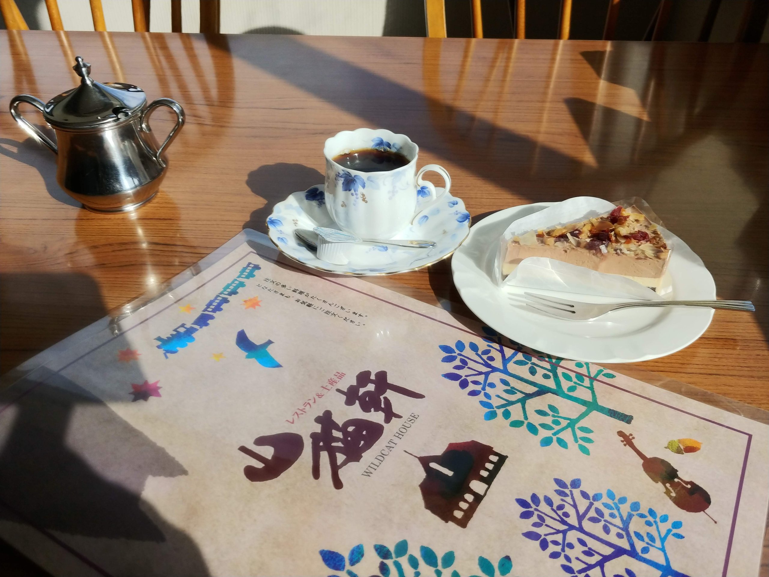 山猫軒のコーヒーとケーキ