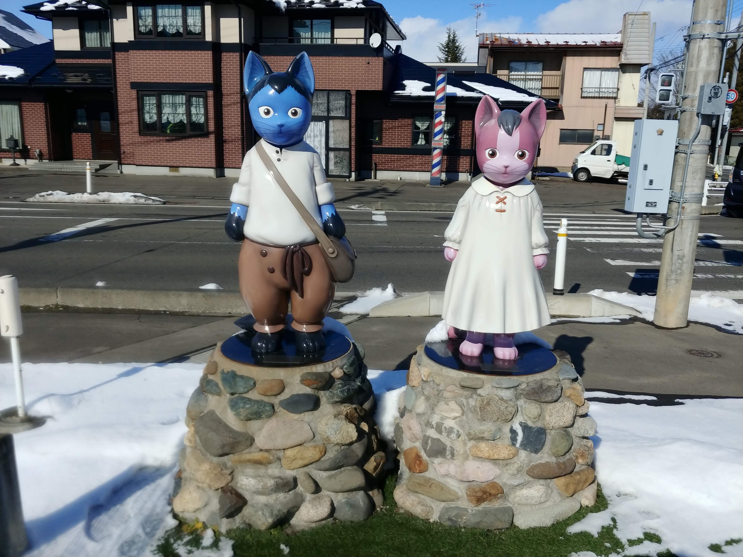 花巻の町なかの猫の像