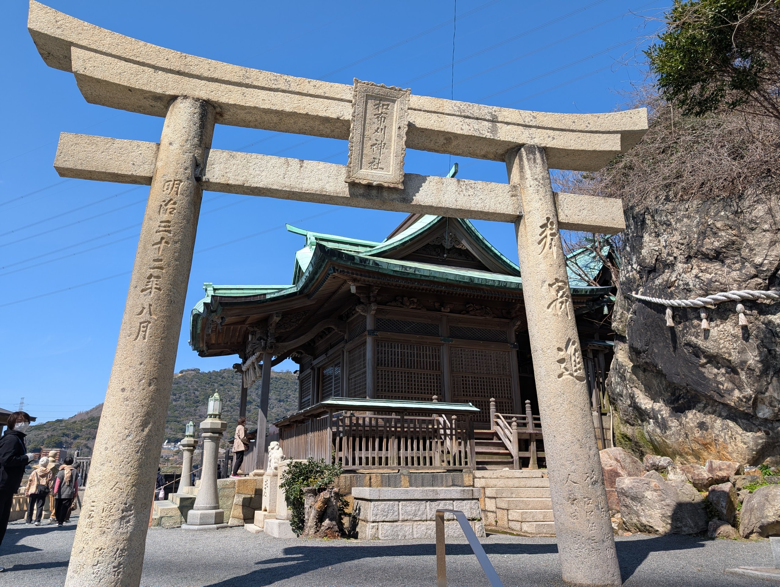 和布刈神社の鳥居と社殿
