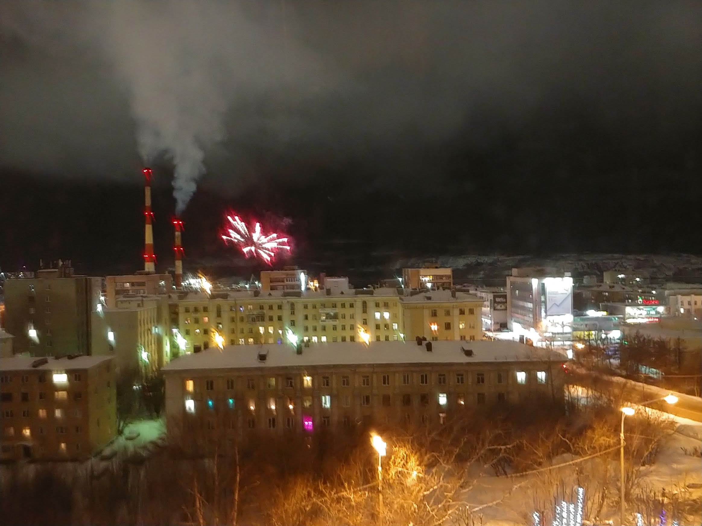 ホテルの窓から見た花火