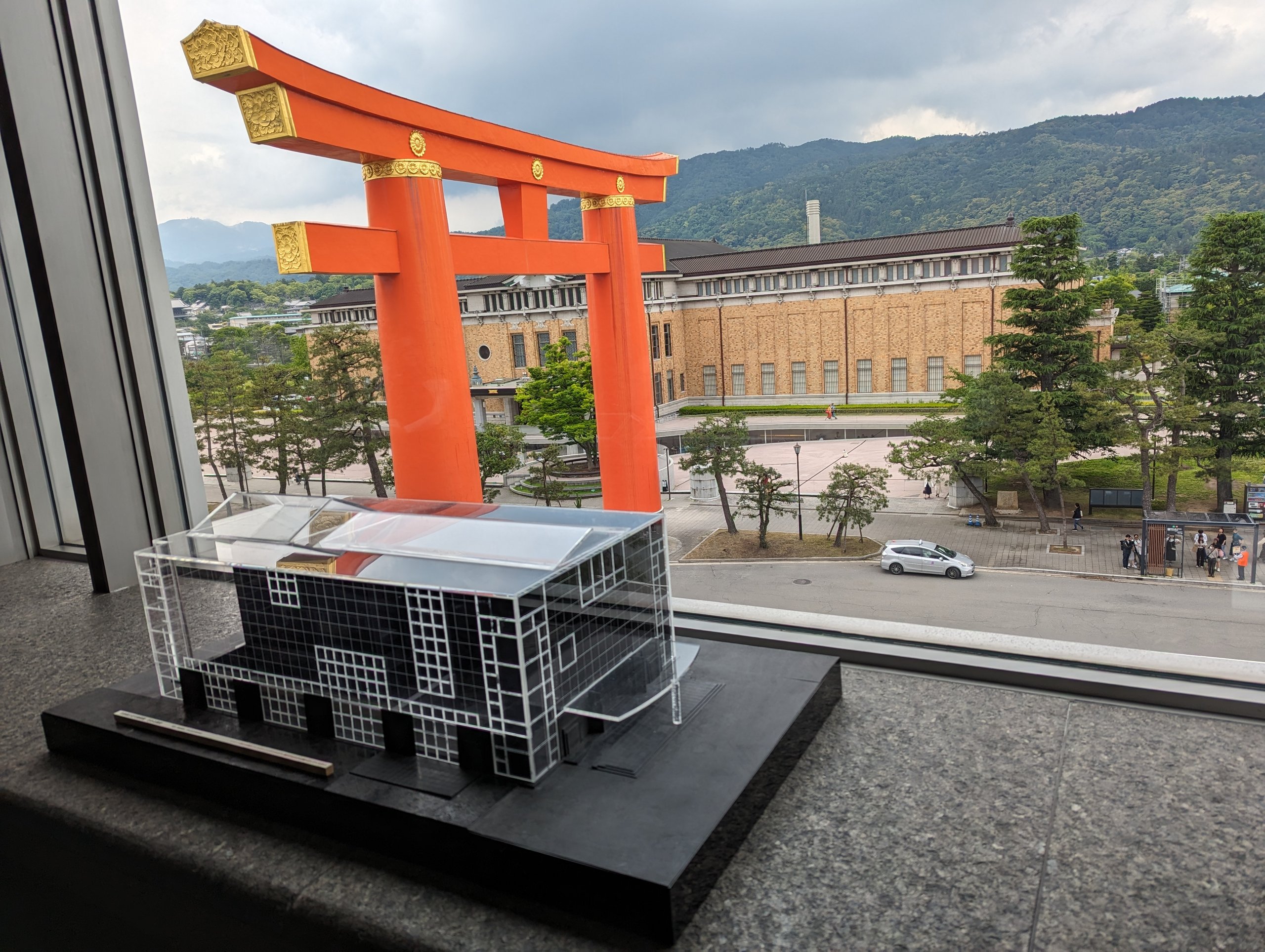 京セラ美術館から見た、平安神宮の大鳥居
