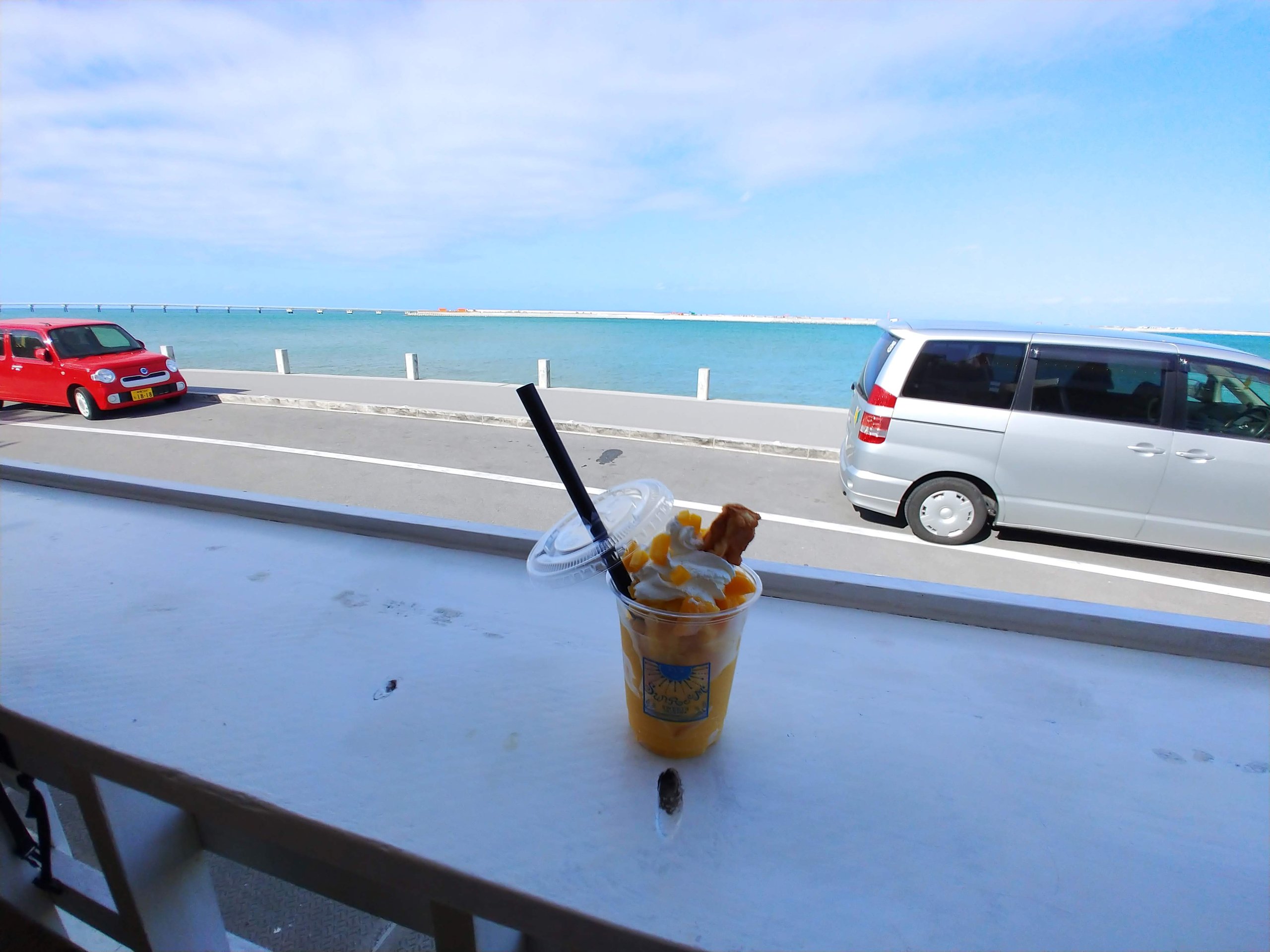 海を見ながら食べるデザート