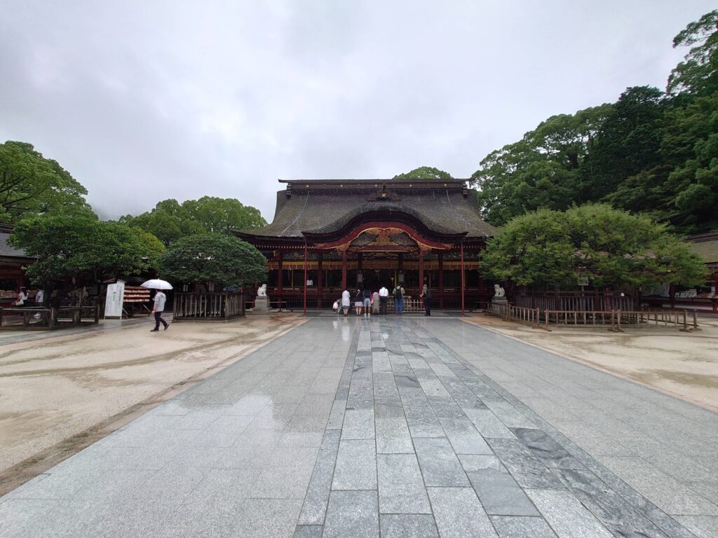 太宰府天満宮の御本殿の前の広場