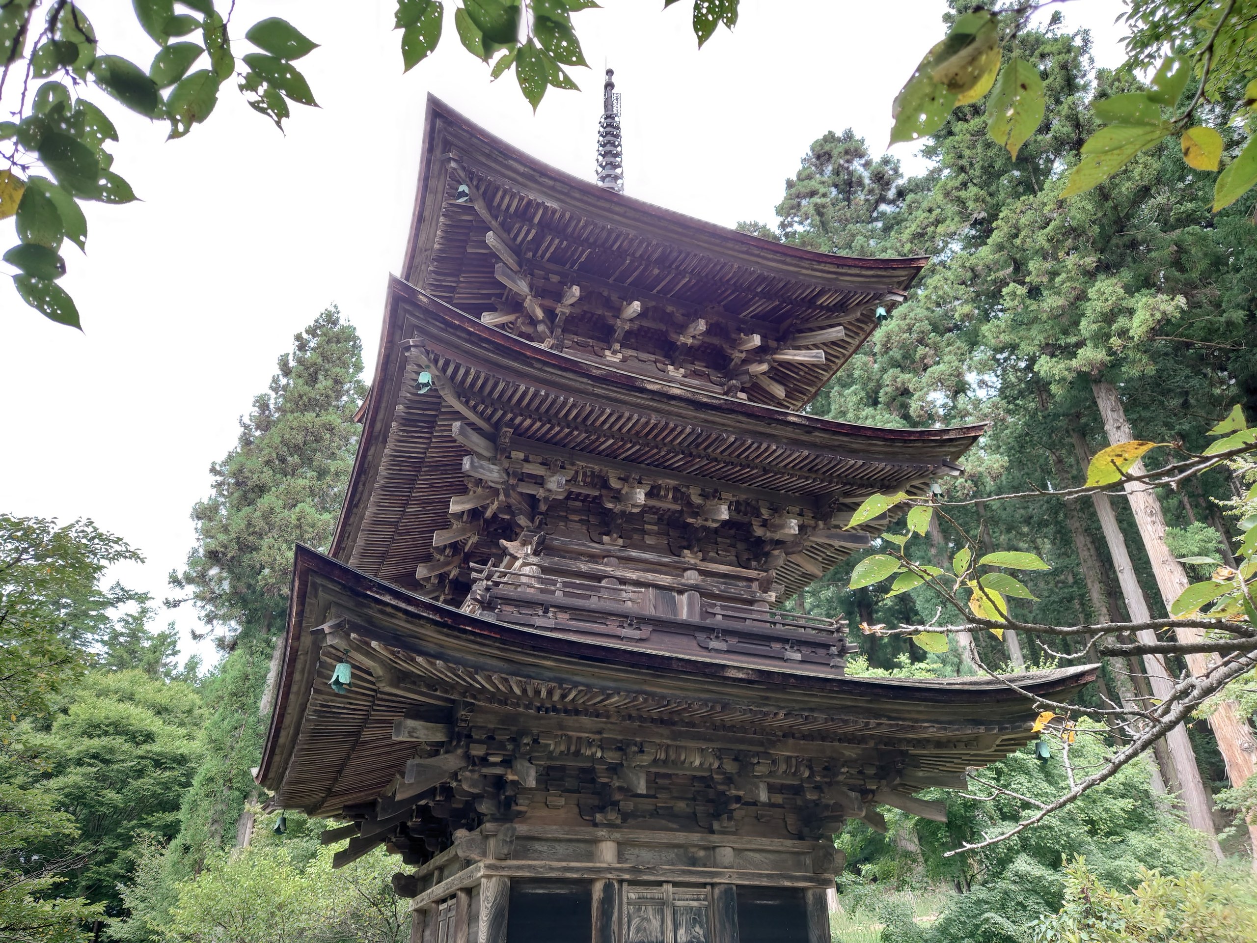 新海三社神社の三重塔