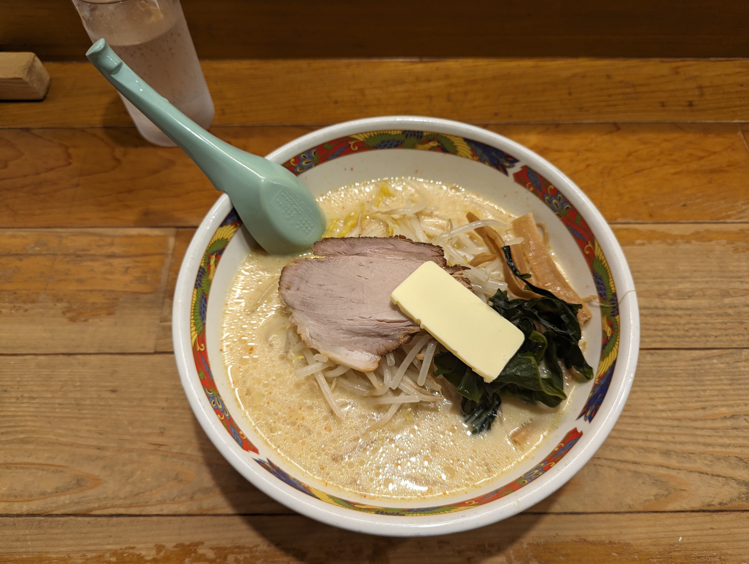 バターがのった、味噌カレー牛乳ラーメン