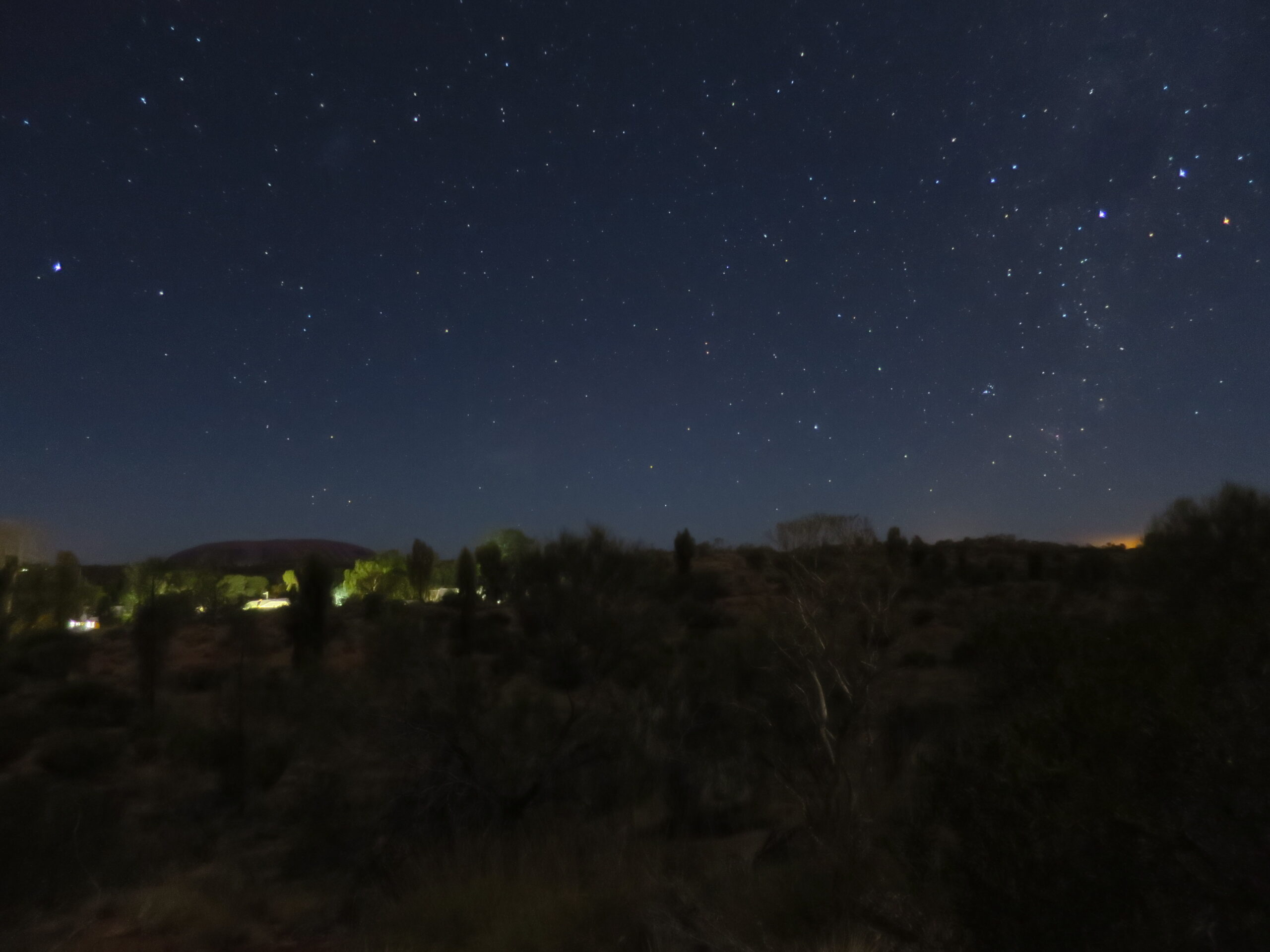 ウルルの夜空に広がる満天の星