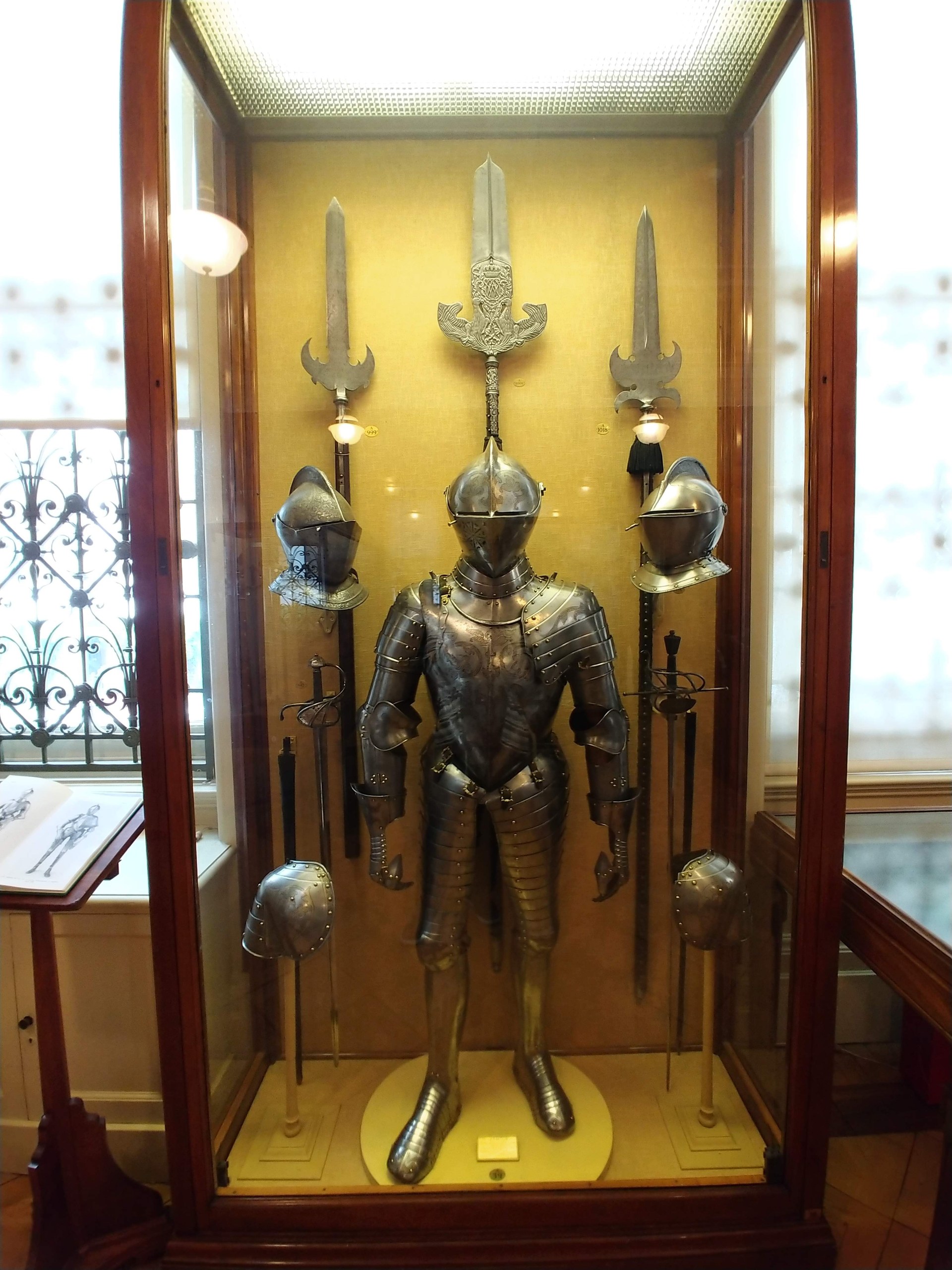 ウォーレス・コレクションの甲冑の展示ケース