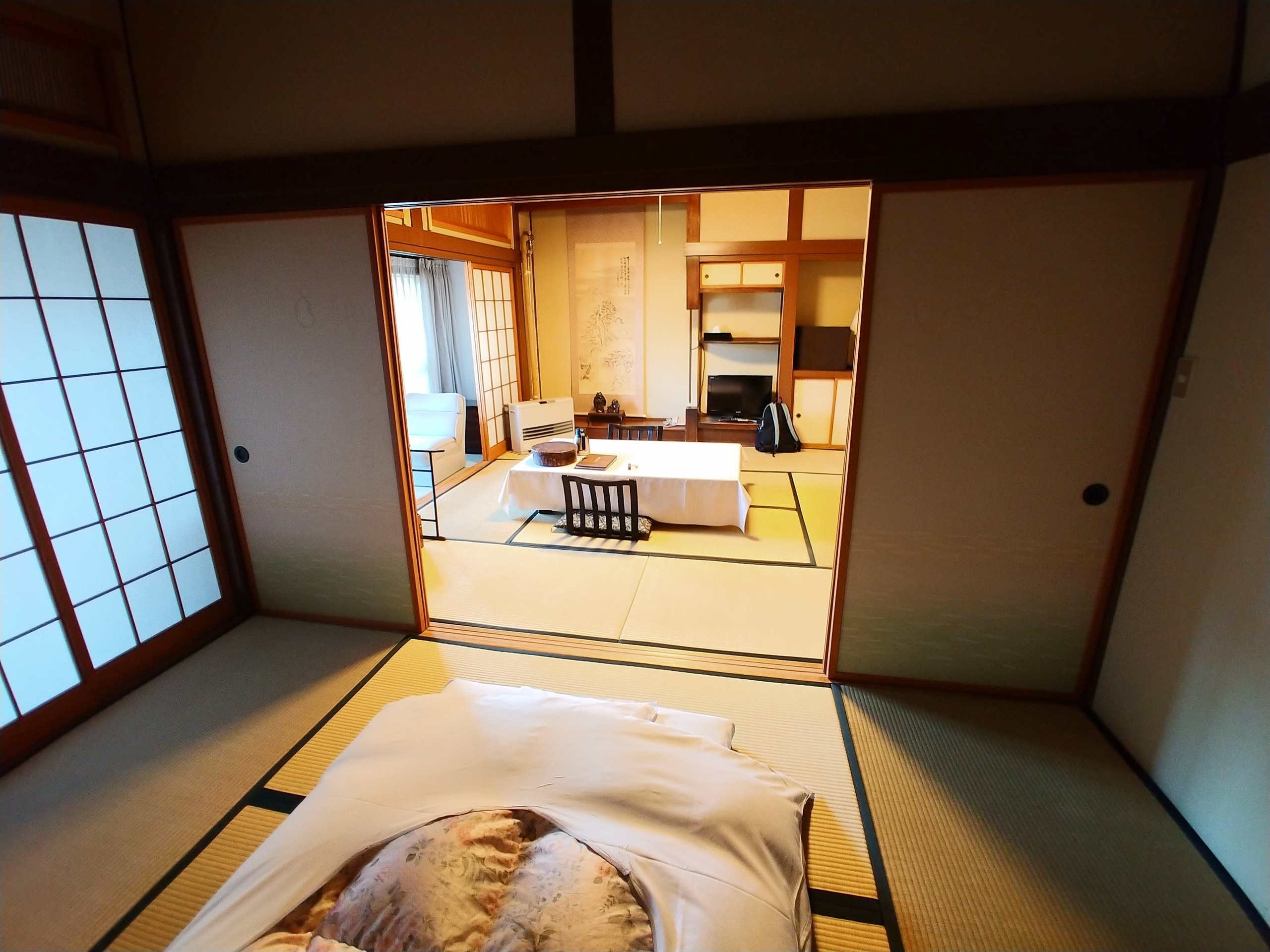 奥の部屋から見た和室