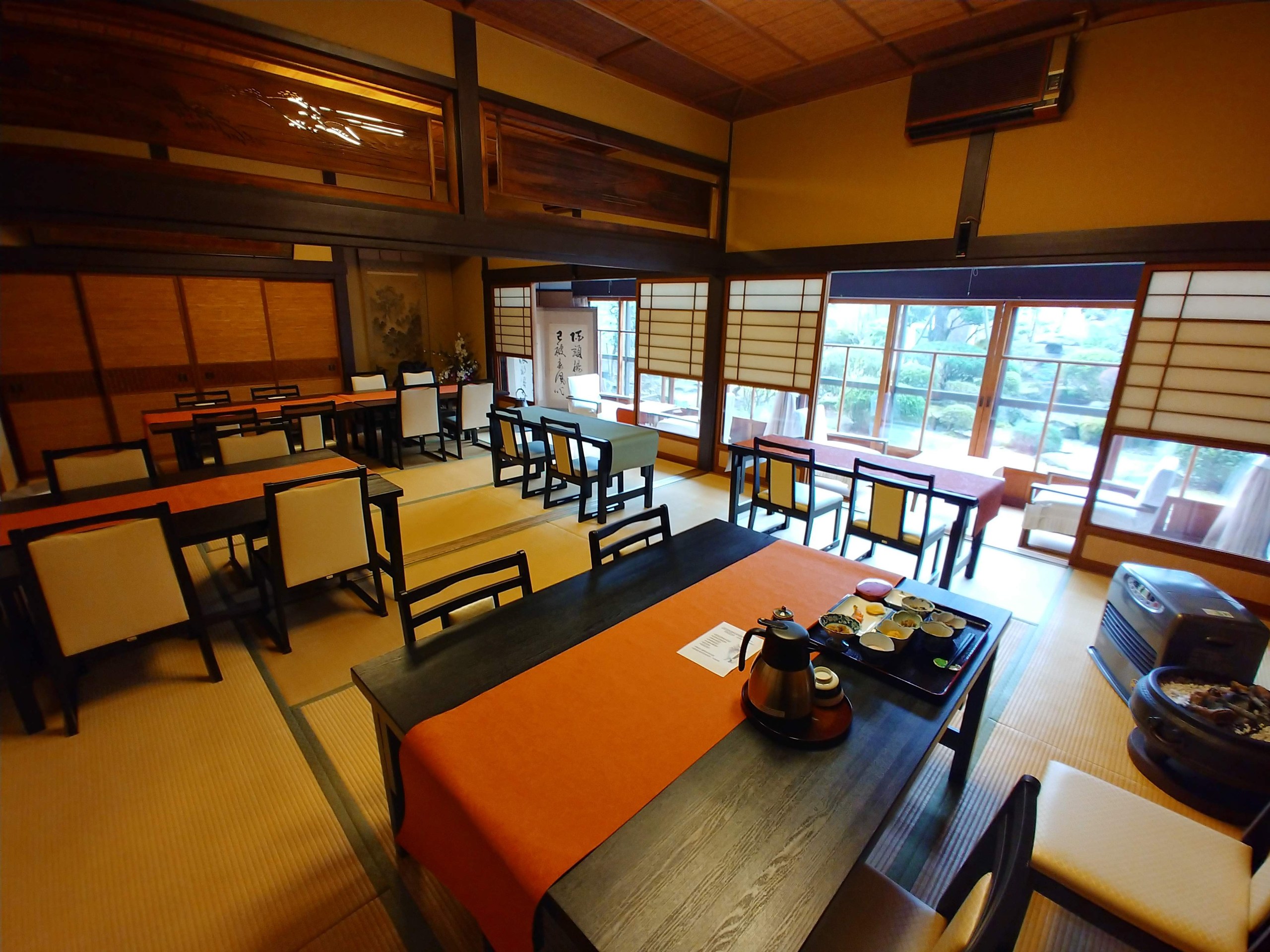 朝食の広間